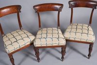 Suite de six chaises en acajou, les dossiers à bandeau légèr… (photo 3)