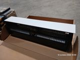 une boîte en carton sur laquelle est posé un radiateur