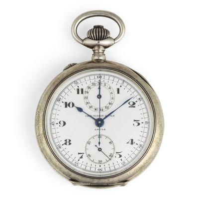 une montre de poche en argent avec un cadran blanc et une trotteuse bleue