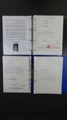 trois pages d'un classeur sur lesquelles figure la photo d'un homme