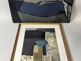 deux tableaux encadrés représentant un lit et une table dans une pièce