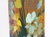 un livre sur lequel figure une image de fleurs