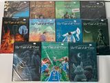 un grand nombre de livres posés sur une table