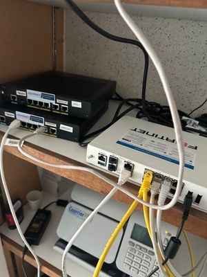 2 switch CISCO 1 modem HEXANET