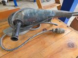 a sander that is sitting on a wooden table
