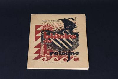 un livre sur lequel figure l'image d'un pirate