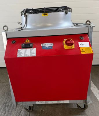 un gros plan d'une machine installée dans une pièce