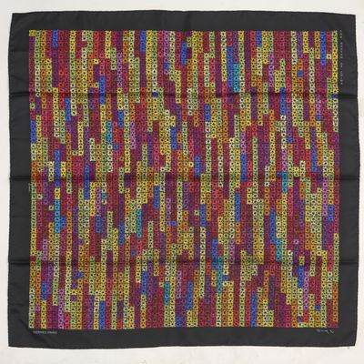 HERMÈS, Carré en twill de soie "The Rythm of China" noire et…