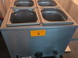 une image représentant une plaque de cuisson équipée de quatre plaques chauffantes