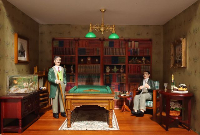 Diorama. Composition miniature, dans une vitrine en bois, vitre e...