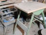 a picture of a workbench in the middle of a room
