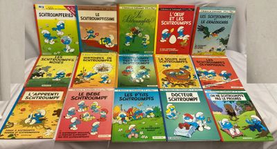 un grand nombre de livres posés sur une table