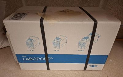 a box that is sitting on the floor in front of a wall