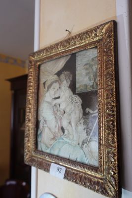 une photo d'un tableau accroché au mur au-dessus d'une horloge