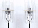 deux lampes posées sur une table