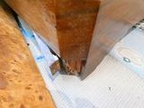un gros plan sur un morceau de bois qui a été coupé
