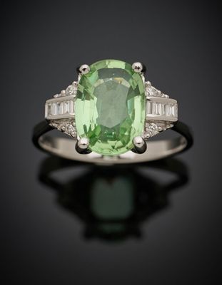 Bague en tourmaline verte et diamant