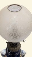 Paire de lampes à pétrole avec fûts galbés en porcelaine à d… (photo 3)