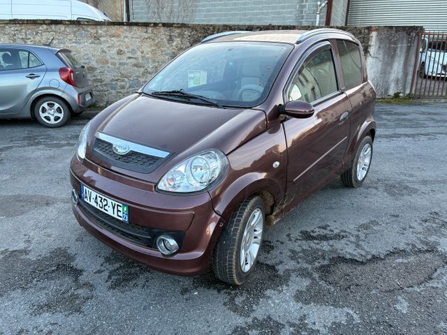 Véhicule particulier MICROCAR MGO, immatriculée AV-432-YE, 1ère l...