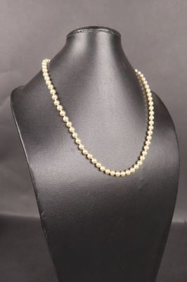 Collier de perle de culture, fermoir en or jaune (750/1000e)…