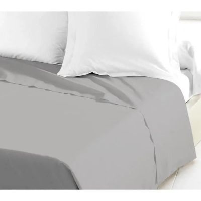 une photo d'un lit avec deux oreillers et une taie d'oreiller