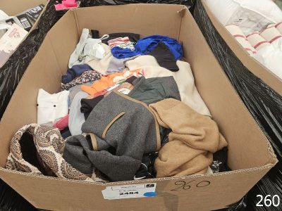 Box de vêtements - Photo 1