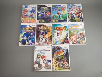 beaucoup de couvertures de jeux vidéo sur la table