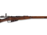 un fusil sur fond blanc avec un fond blanc