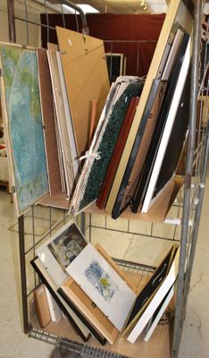 Lot de pièces encadrées et sous-verres décoratifs contenus d… - Photo 1