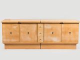 une image représentant une commode en bois à quatre tiroirs et quatre portes
