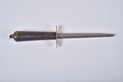 an image of a knife on a white surface