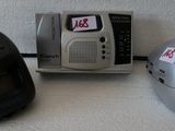 trois types différents d'appareils électroniques posés sur une table