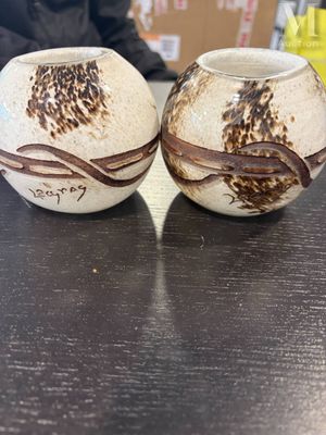 two vases that are sitting on a table