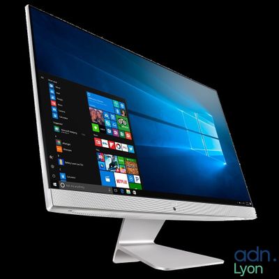 un ordinateur de bureau avec Windows à l'écran