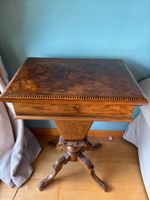 Table à jeux formant travailleuse en placage de loupe de noy… (photo 2)