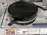 une photo d'un barbecue exposé dans un magasin