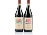 deux bouteilles de vin rouge posées l'une à côté de l'autre sur une surface blanche