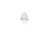 gros plan d'un diamant blanc sur une surface blanche