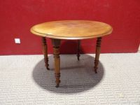 Table ovale en bois naturel à 2 volets. (photo 3)