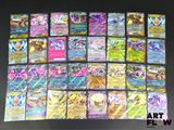 gros plan d'un paquet de cartes pokemon sur une table