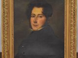 portrait d'un homme en manteau noir, dans un cadre doré