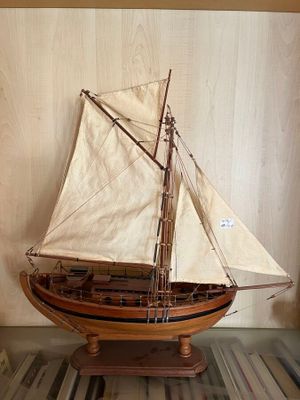 a model of a sailboat on display in a glass case