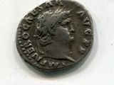 une vieille pièce de monnaie sur laquelle figure la tête d'une femme, sur un fond blanc