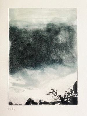 une peinture en noir et blanc représentant une vague déferlant sur l'océan