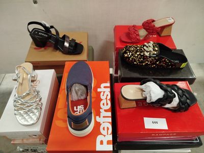lot de 24 paires de chaussures été - avec boites - pointures…