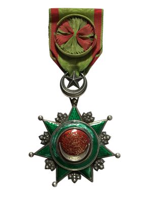 une image représentant une médaille sur laquelle figure une étoile
