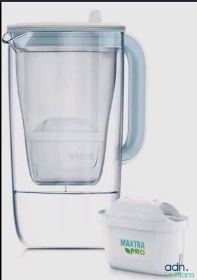 Lot de trois carafes filtrantes BRITA.