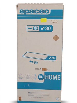 une image représentant une boîte en carton avec un autocollant sur le côté