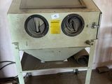 une machine qui se trouve dans le coin d'une pièce