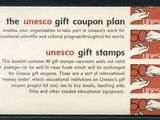 une affiche sur laquelle on peut lire « Le plan du coup de génie des cadeaux d'Unescoco »